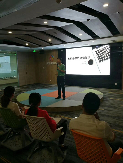 大业财务CEO为企业主排忧解难.jpg