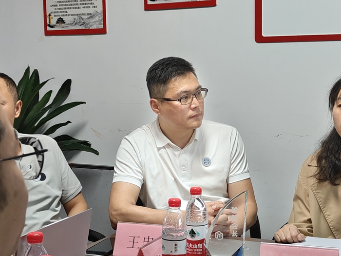 王忠华1.jpg