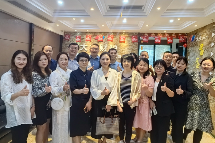合影1.jpg