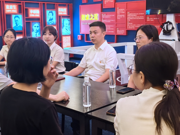 座谈（二）.jpg