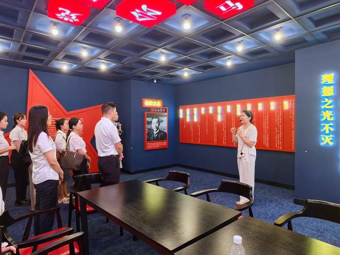 参观陈列（三）.jpg