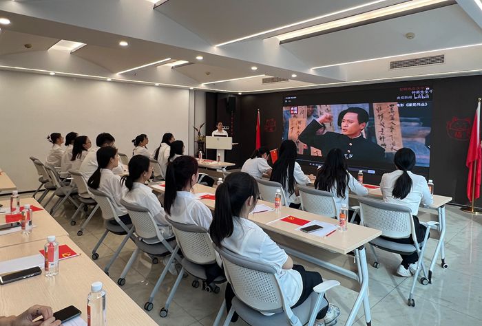 官网党建03.jpg